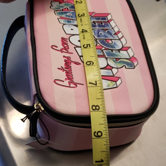 💗NWT- Victoria's Secret make up bag - Picture 2 of 5